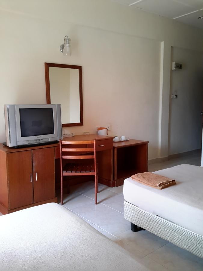 Tanjung Demong Beach Resort Kampung Kuala Besut Buitenkant foto